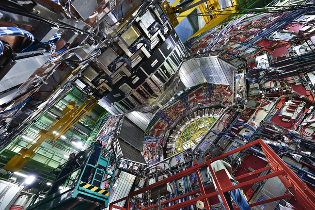 Looking for sterile neutrinos in CMS muon system
