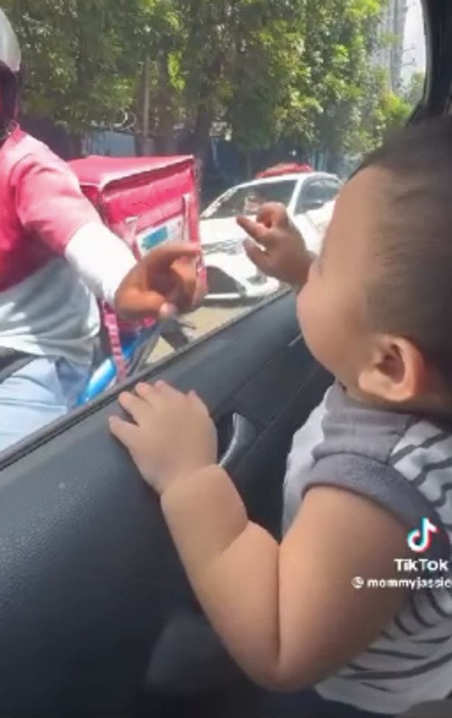 Toddler from Cebu City spreads good vibes online