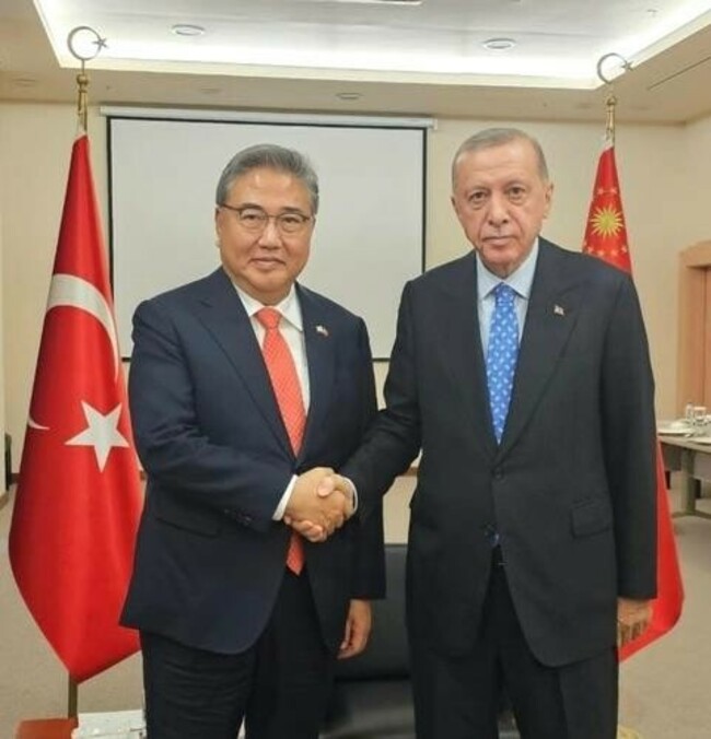 S. Korean FM meets with Turkish president, discusses improving bilateral cooperation