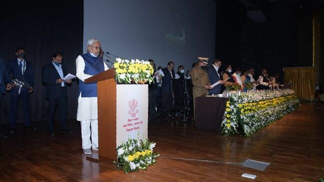 Amid Opposition, Nitish Kumar Takes Anti-Liquor Oath in Patna