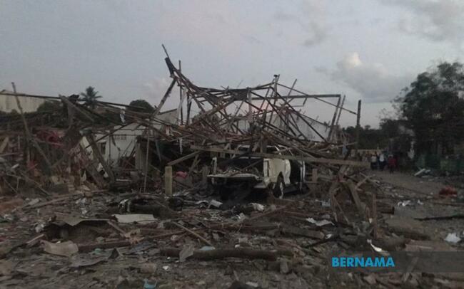 FIRECRACKERS WAREHOUSE EXPLOSION KILLS AT LEAST 10, INJURES 110 IN NARATHIWAT