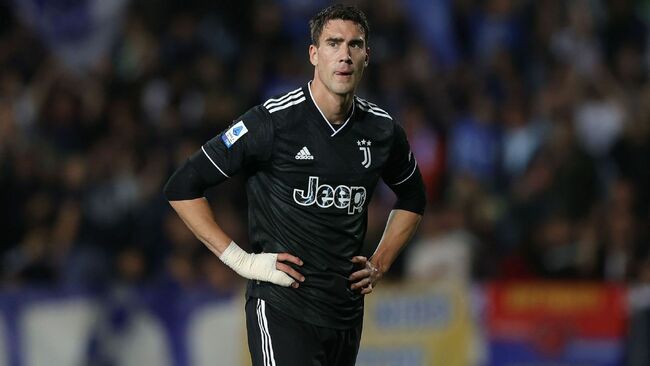 LIVE Transfer Talk: Vlahovic to Chelsea with Lukaku to Juve?