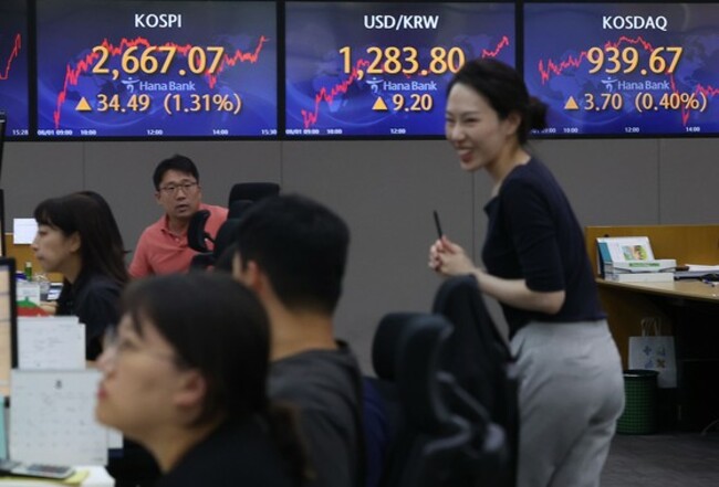 Stocks finish at a 52-week high led by tech gains