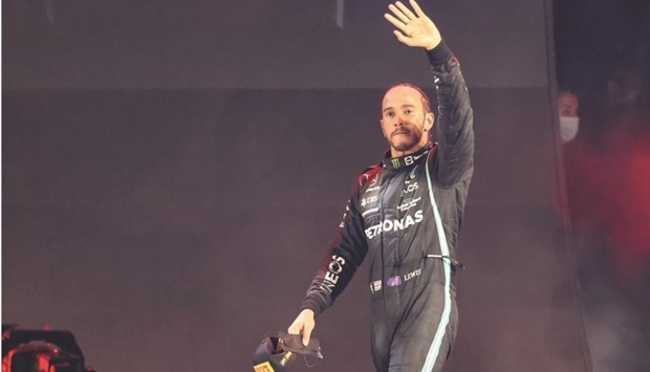 Hamilton keeps calm to post win in Jeddah