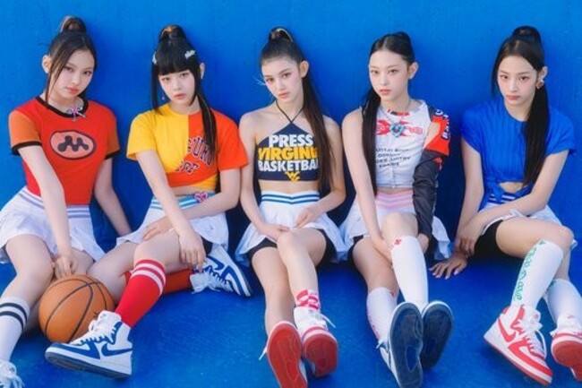 (LEAD) NewJeans becomes 2nd K-pop girl group to top Billboard 200