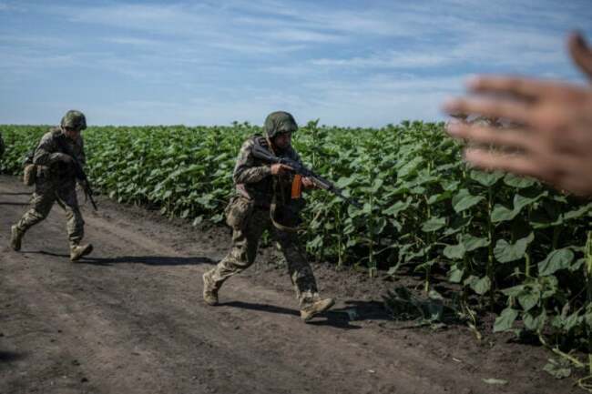 Ukraine says Russians fail to advance but are well dug in