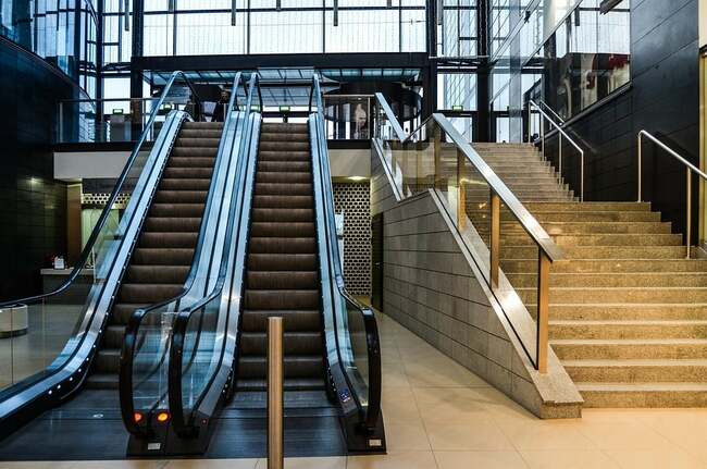 Australian Retail Sales Plunge for Third Straight Quarter