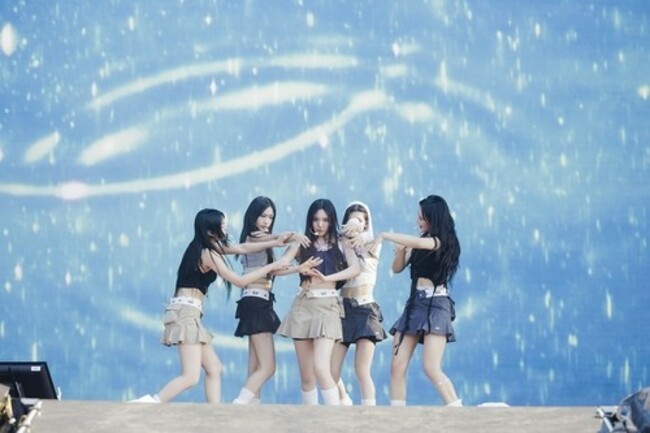 NewJeans electrifies 70,000 spectators at Lollapalooza Chicago