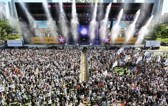 Pentaport Incheon opens big, rocks out in sweltering heat