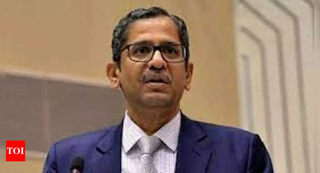 Lack of big student leader not good for democracy, says CJI