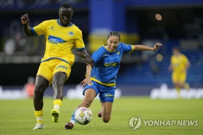 APTOPIX Britain Soccer Game4Ukraine