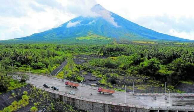 Pretty Mayon still very dangerous