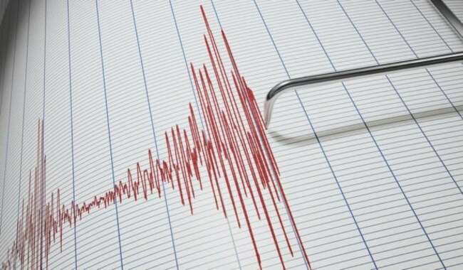 Ten injured, buildings collapse as 5.4 quake hits east China