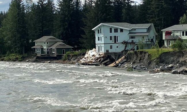 Glacial Floods Collapse House in Alaska's Mendenhall River