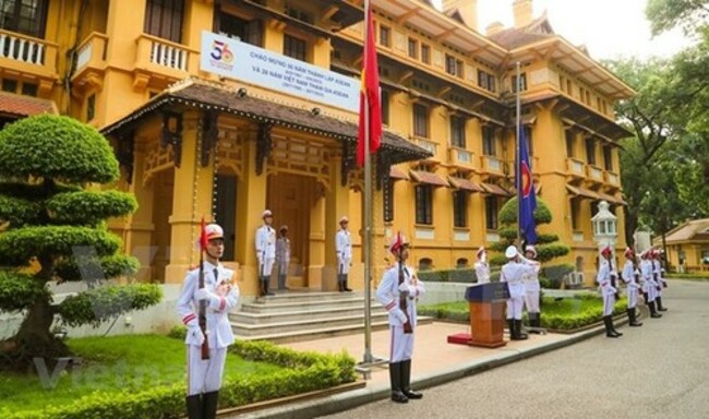 ASEAN flag-hoisting ceremony held in Hanoi