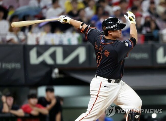 Eagles slugger Roh Si-hwan voted KBO's top player for July