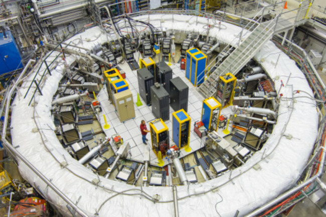 Muon g-2 Experiment Progresses in Hunt for New Physics