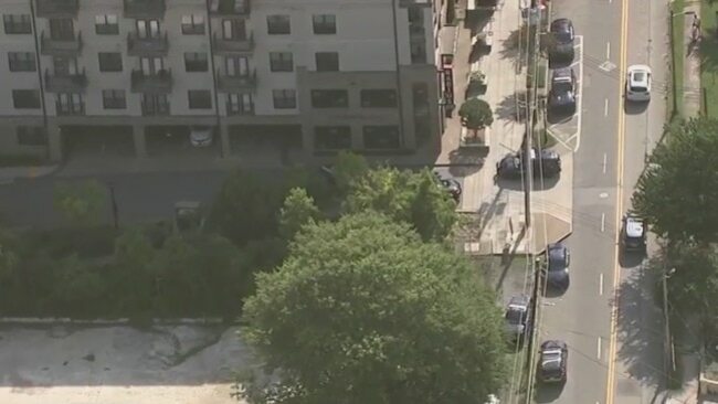 Man reportedly barricaded in West Midtown apartment