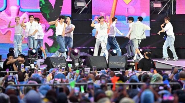 'K-pop Super Live' concert saves Korea's nightmarish World Jamboree