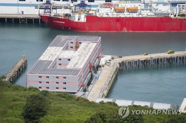 Migration Britain Barge