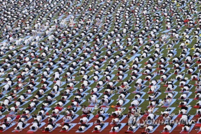 VIETNAM YOGA GUINNESS RECORD