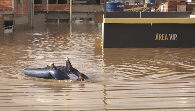 Brazil flooding death toll mounts, thousands more displaced