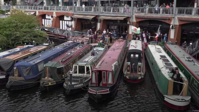 Narrowboaters gather in Birmingham for funding protest