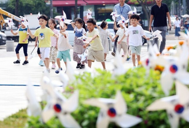 Pinwheels of freedom