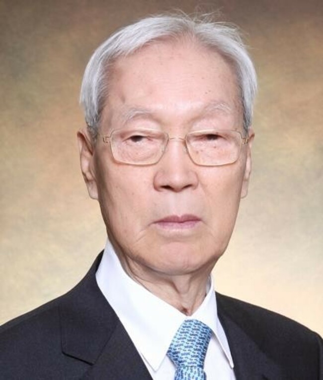 Yoon's father dies at age 92