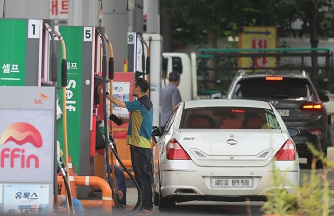 Korean gov't mulls extending fuel tax cut for 3 more months amid high oil prices