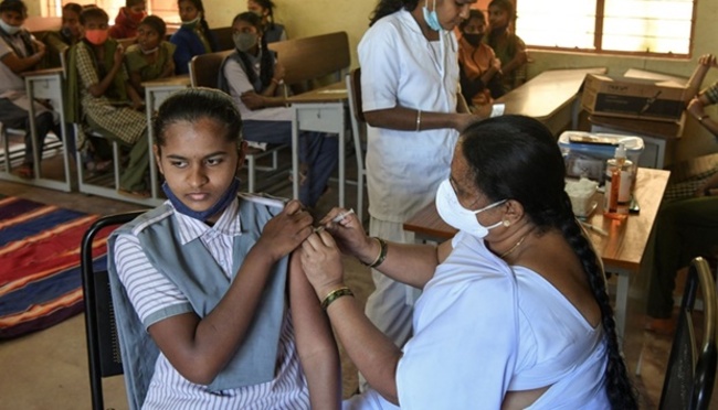 India begins vaccinating teens as Omicron fears rise