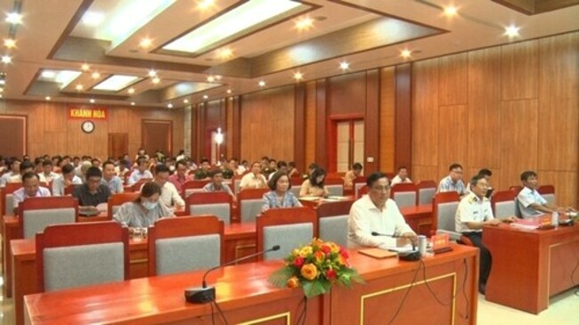 Navy force helps improve sea and island awareness for Khanh Hoa's communicators