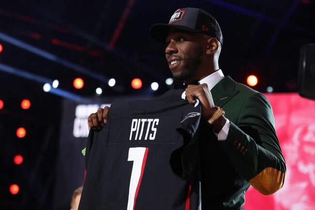 Atlanta Falcons Blew It With Kyle Pitts Over Justin Fields In NFL Draft