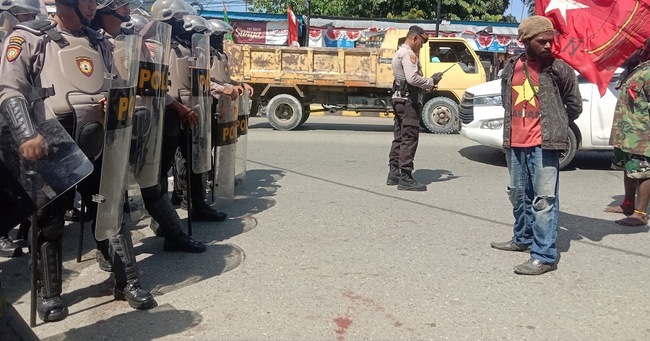 Indonesian security forces crackdown on peaceful rallies