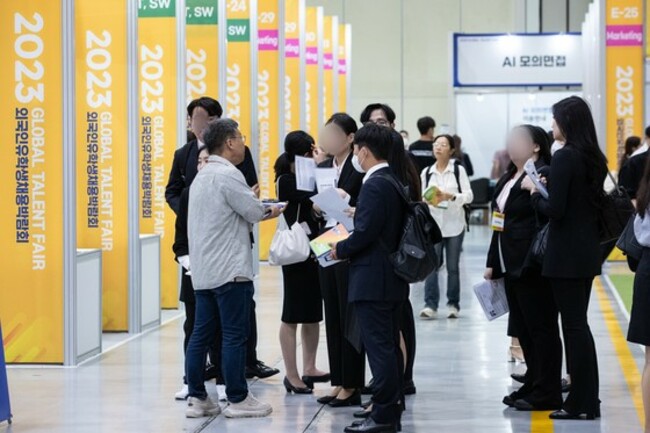 Job fair for international students offers interview, networking opportunities to more than 2,000
