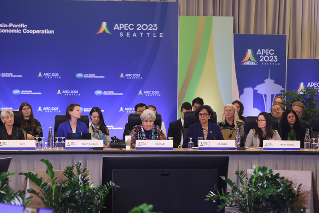 APEC Strengthens Women's Economy, Boosts MSMEs Growth