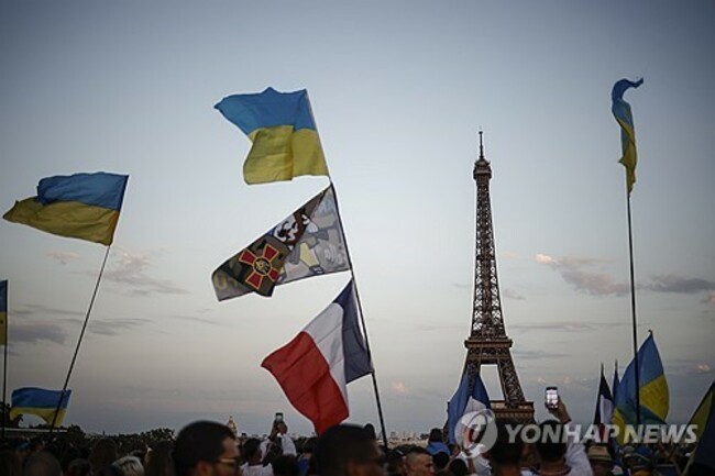 FRANCE UKRAINE INDEPENDENCE