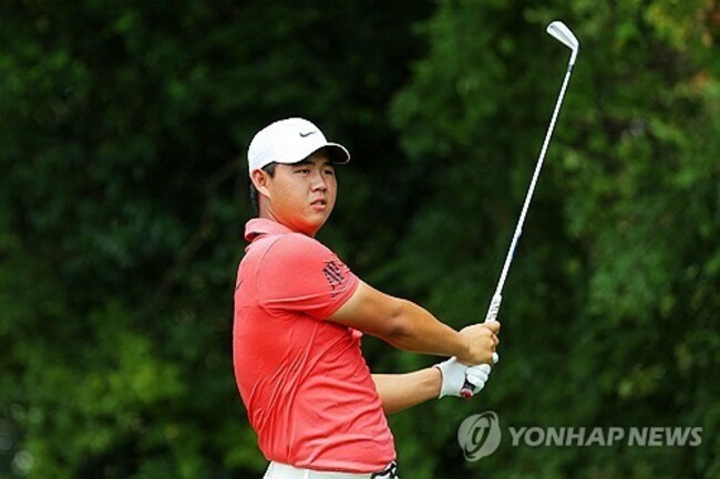 Tom Kim 5 back of 1st round lead at Tour Championship
