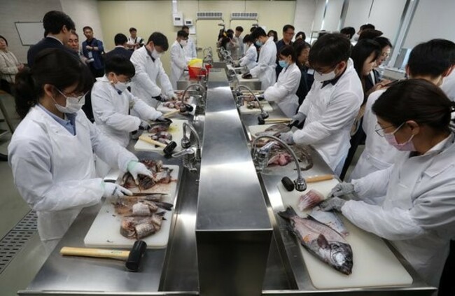 Education Ministry says school meals don't use Japanese seafood