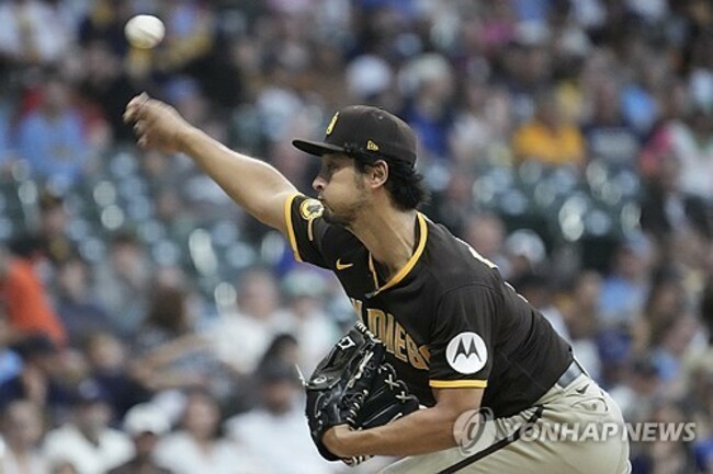 Padres Brewers Baseball