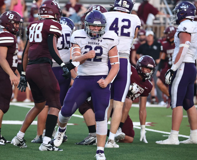 Hornets sting Greyhounds with late touchdown, 42-35