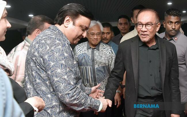 PM ANWAR, WIFE ATTEND KEPCI MUSIC FEST
