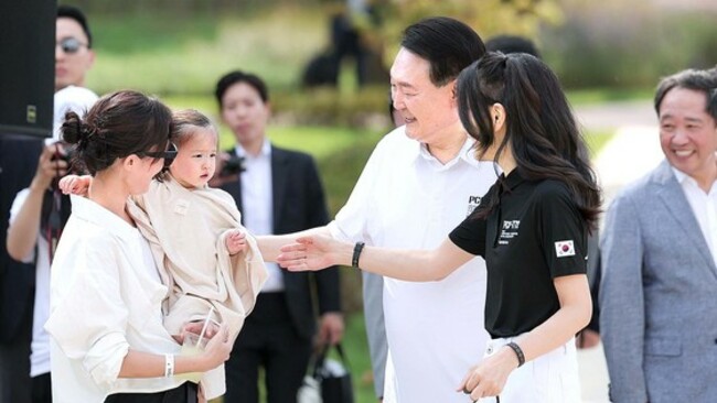 Presidential T-shirts, caps honor victims of sunken Cheonan warship