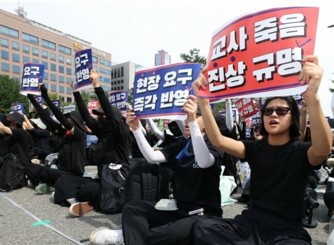 Teachers to hold rally despite ministry's warning
