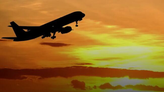 Airlines warn of delays as UK air traffic control hit by technical fault