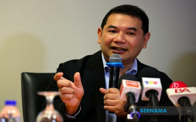 ECONOMY MINISTRY RECEIVES MORE THAN 3,000 IKR APPLICATIONS