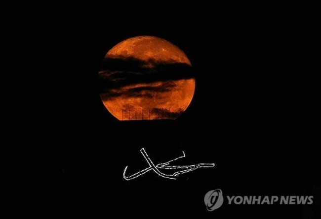 YEMEN NATURE FULL MOON