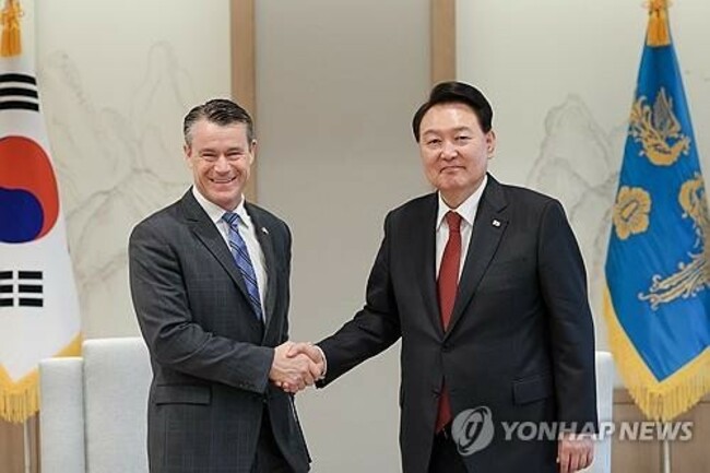 S. Korean trade chief, U.S. senator discuss economic security, key industries