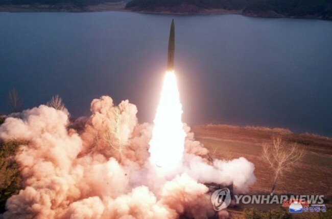 (LEAD) N. Korea fires 2 short-range ballistic missiles toward East Sea: S. Korean military