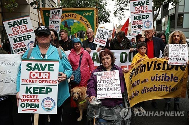 BRITAIN RAILWAY WORKERS PROTEST